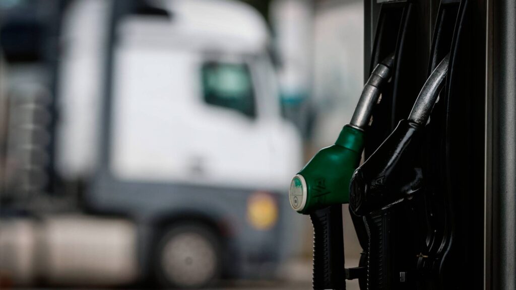 los combustibles marcan los aumentos en los costos del transporte