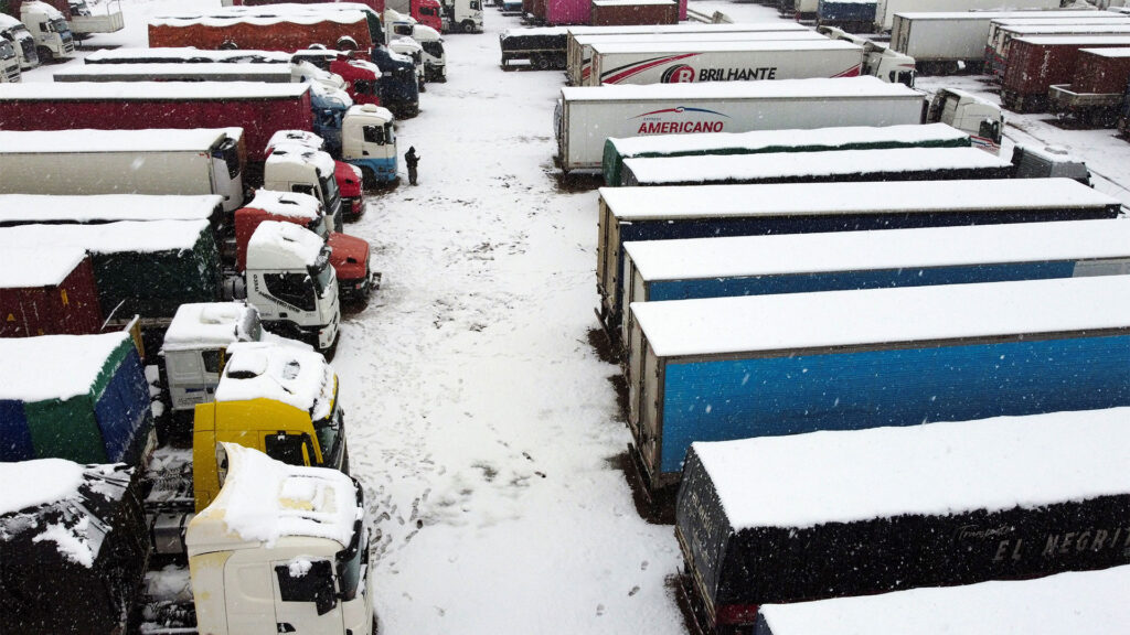28 camiones abandonados en Alta Montaña