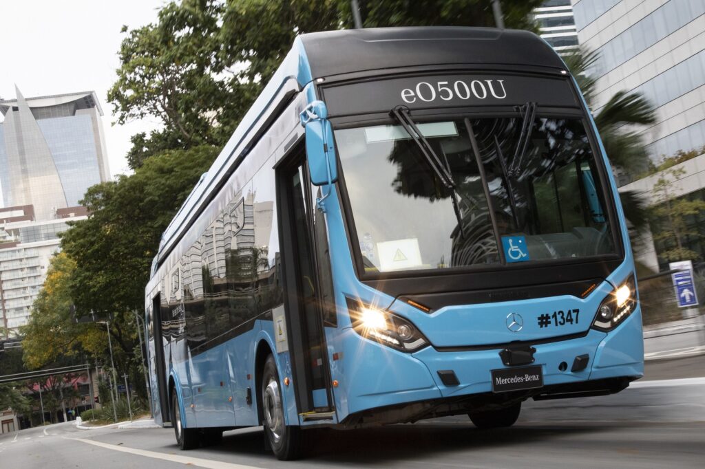 Mercedes-Benz presentó su bus eléctrico
