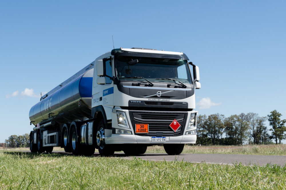 Volvo-Argentina-renovó-con-YPF