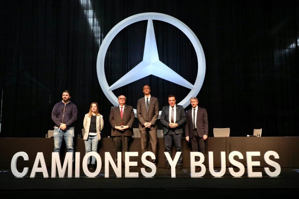 mercedes-benz-camiones-y-buses-suma-mas-inversiones