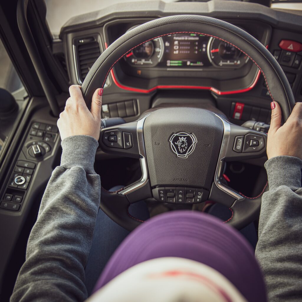 Nueva-oportunidad-para-ser-conductora-de-camiones