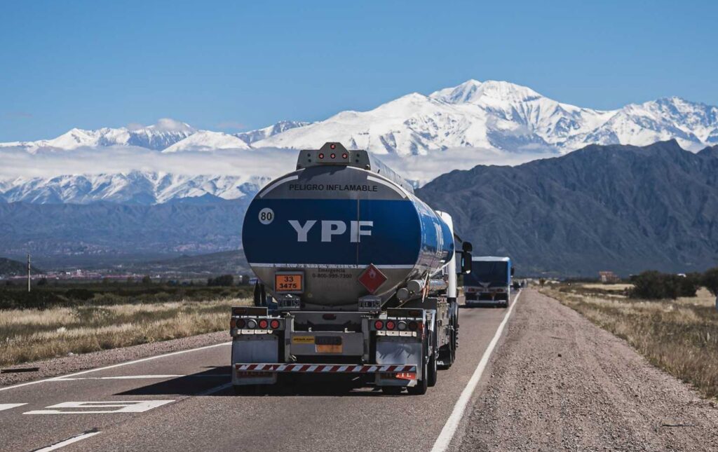 YPF-presentó-sus-servicios-al-transporte