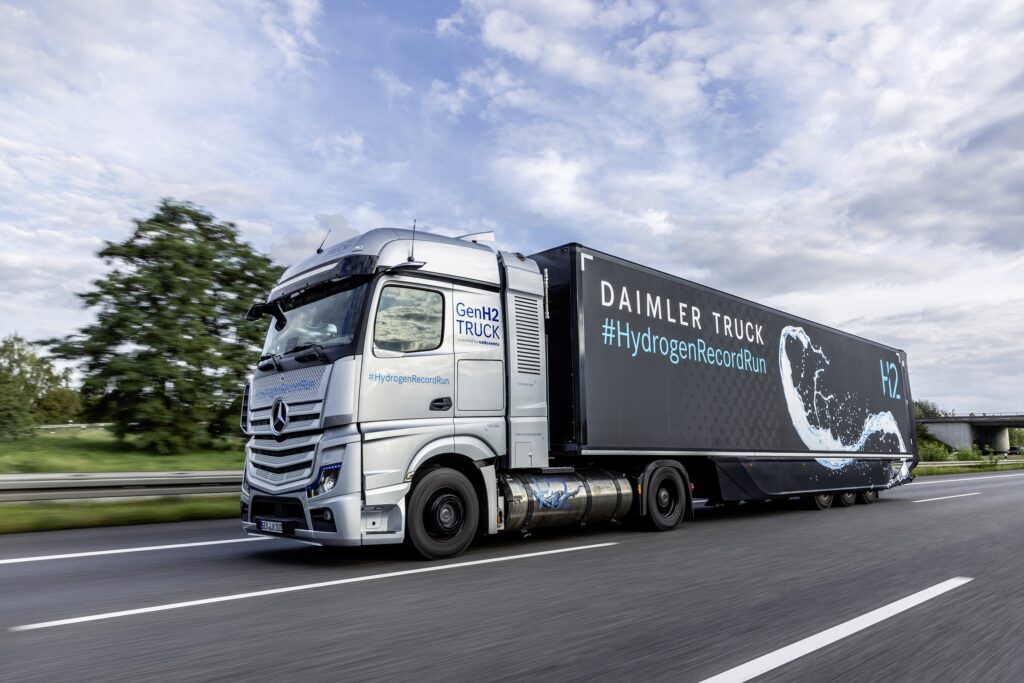 Nuevo-récord-de-Mercedes-Benz-y-Daimler-Truck