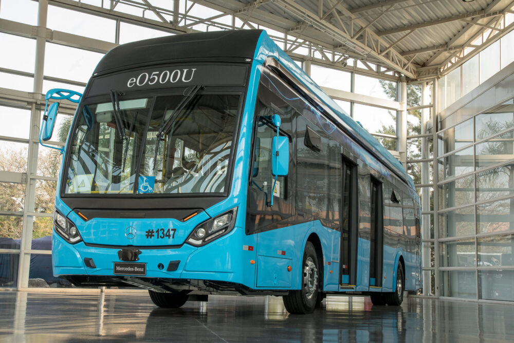 Mercedes-Benz-entrega-50-buses-eléctricos