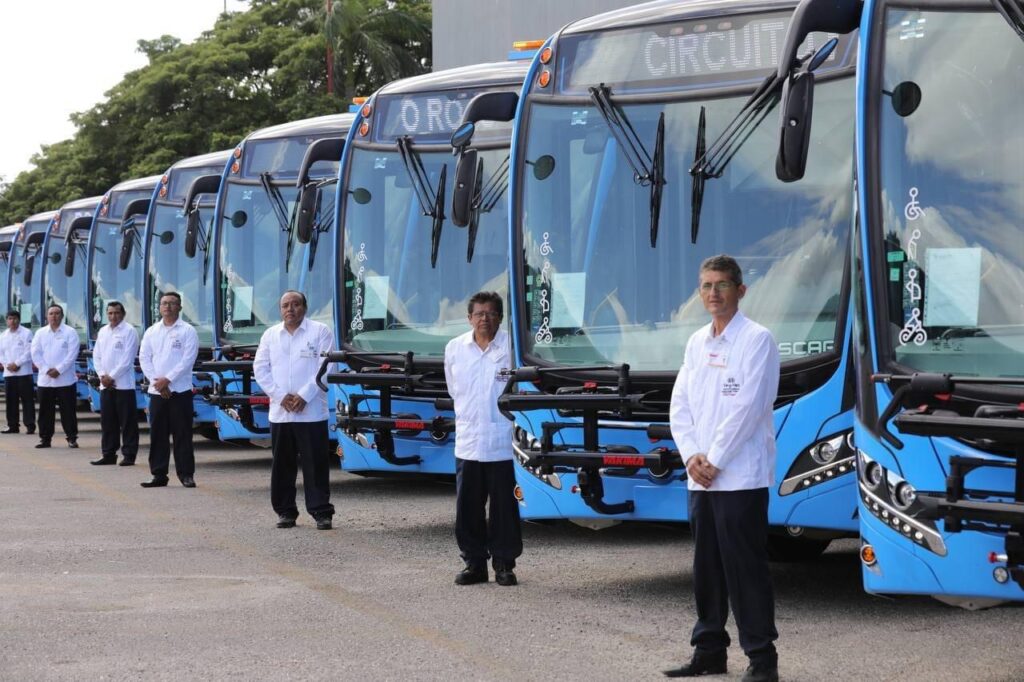 Buses-argentinos-rodando-en-México