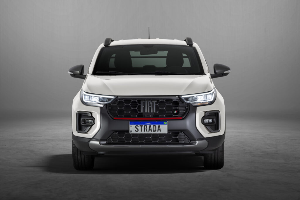 Strada-Ultra-T200-Completa-la-gama-de-la-pequeña-pick-up