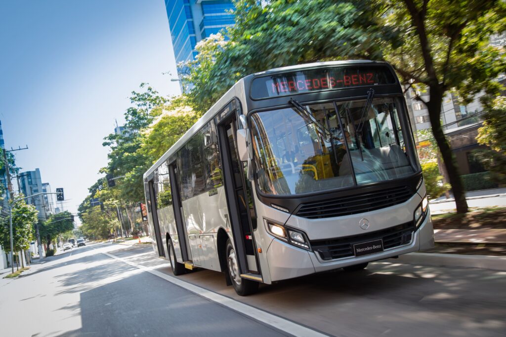Mercedes-Benz-financia-la-compra-de-buses