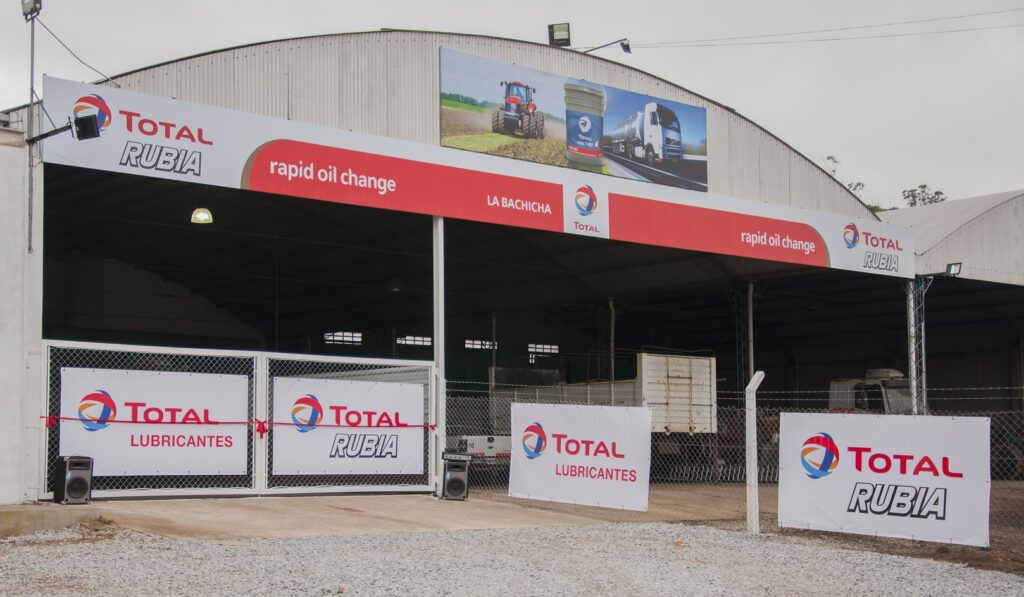 Total-Energies-junto-al-transporte