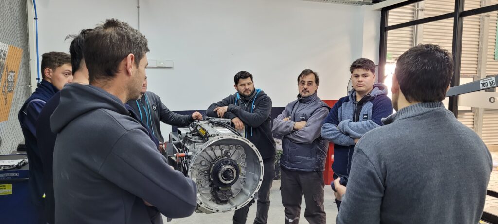 Volvo Trucks y Buses capacita en todo el país