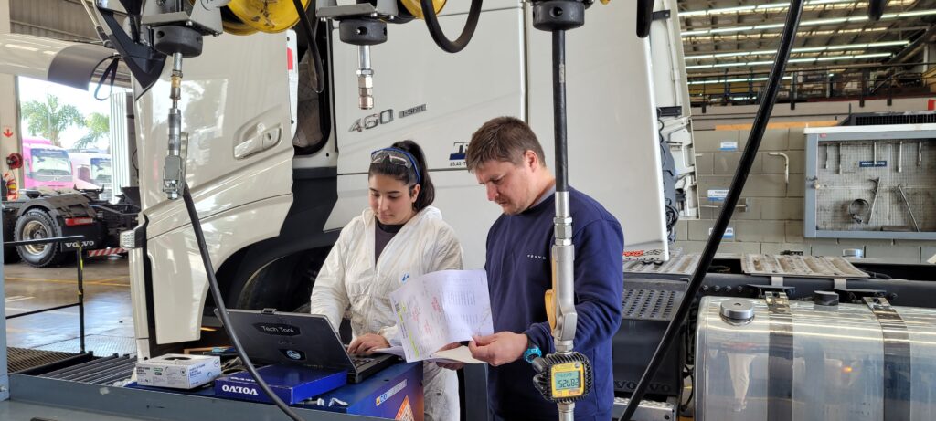 Volvo Trucks y Buses capacita en todo el país