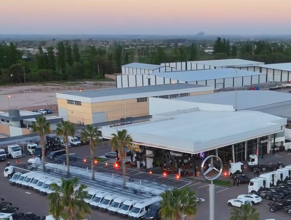 Yacopini celebra junto a Mercedes-Benz