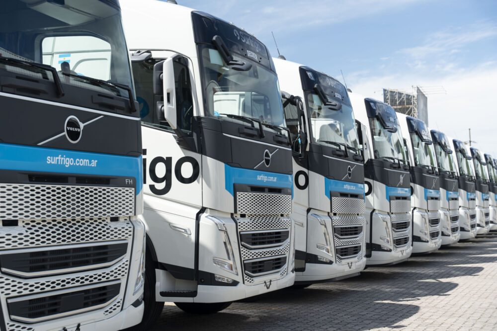 Volvo-Trucks-equipa-a-Surfrigo
