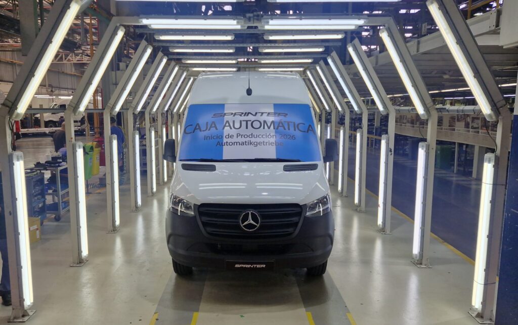 Mercedes-Benz-ya-produce-la-Sprinter-automática