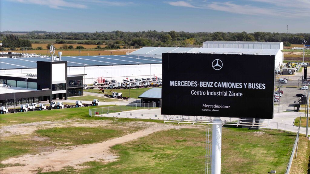 https://autotransporte.com.ar/nuevo-hogar-para-mercedes-benz-camiones-y-buses/↗