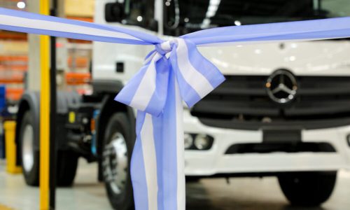 https://autotransporte.com.ar/nuevo-hogar-para-mercedes-benz-camiones-y-buses/↗