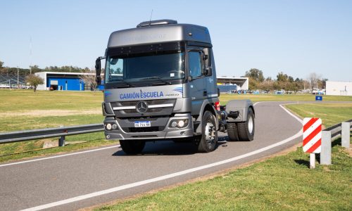 Mercedes-Benz-Camiones-y-Buses-renueva-su-compromiso