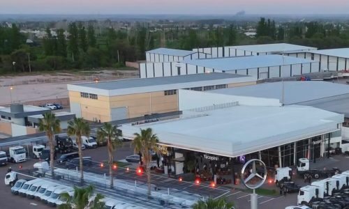 Yacopini-celebra-10-años-junto-a-Mercedes-Benz