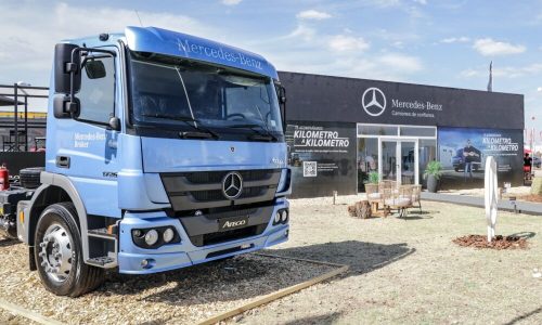 Mercedes-Benz-Camiones-en-Armstrong