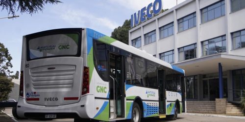 IVECO-BUS-entregó-cuatro-buses-a-GNC